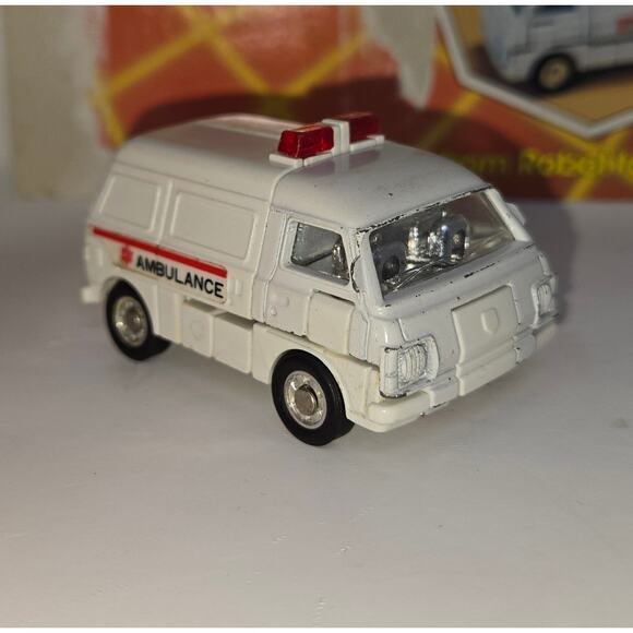 GoBots Rest-Q Ambulance Action Figure 1983 Package Cardback Complete - Picture 15 of 16